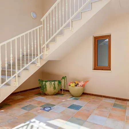 Semesterbostad Men Men