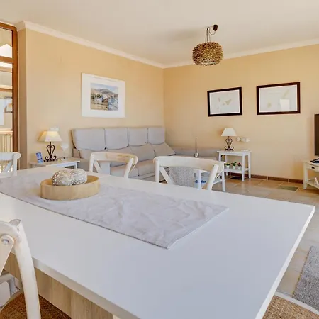 בית נופש Men Men