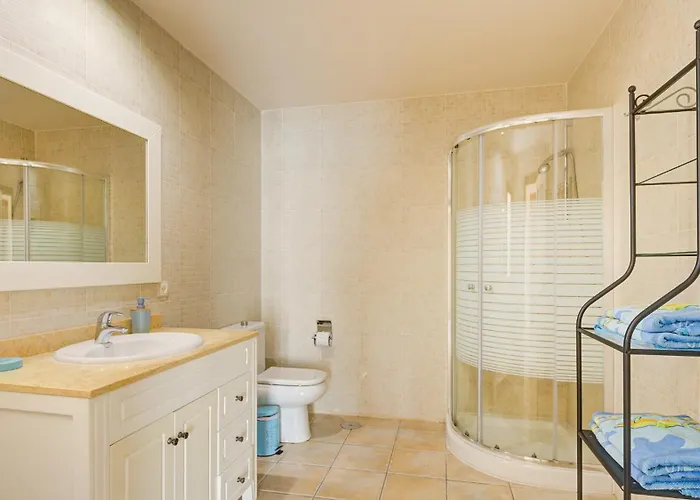 בית נופש Men Men