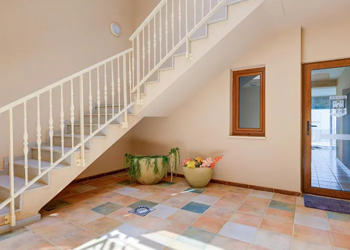 בית נופש Men Men